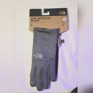 NWT the northface womens winter gloves.